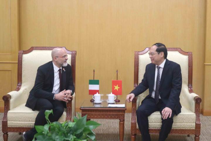 Italy will support Vietnam's implementing climate goals